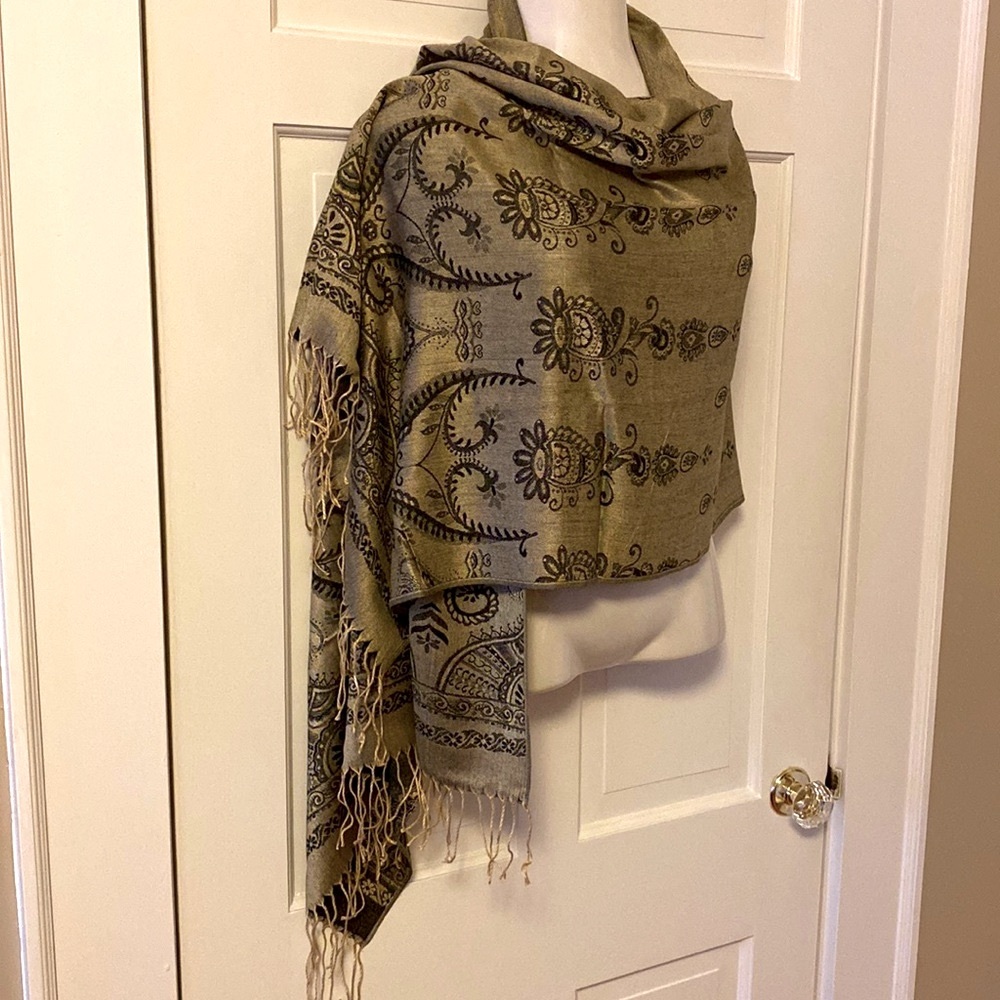 Pashmina scarf wrap gray cream- no tags